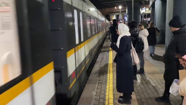 Прибытие ЭП2ДМ-0227 на платформу Нижегородская D4 смотреть онлайн