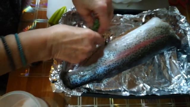 Форель в фольге и духовке смотреть онлайн