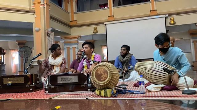 HH Bhakti Charu Swami Tirobhava 2021 Kirtan (Kaviraj) смотреть онлайн