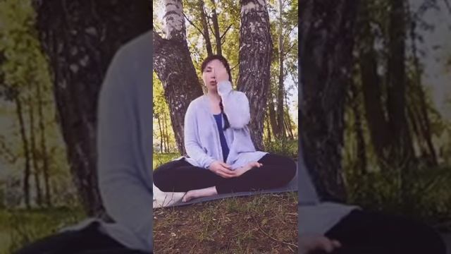 Йога на траве.