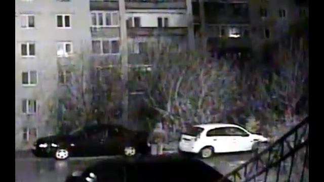 Барсеточник разбил машину ногой