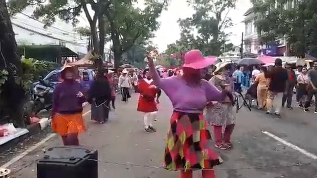 Bbc line dance in "only lonely" by maria henings смотреть онлайн