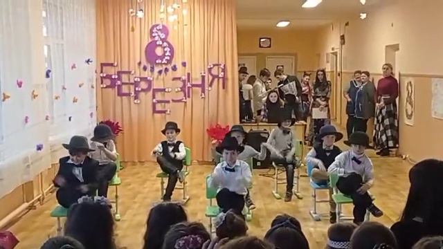 Мальчишки танцуют! Ко дню 8 марта😁 смотреть онлайн