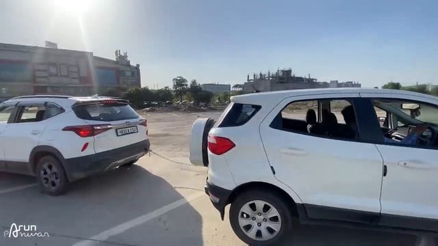 ये तो जीतकर ही दम लेगी ? TUG OF WAR: Kia Seltos vs Ford Ecosport | Tochan смотреть онлайн