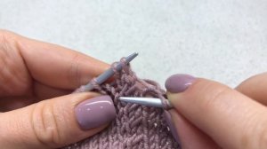 Перекрестить 2 лицевые петли вправо