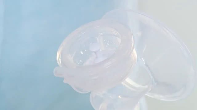 Сборка молокоотсоса Philips AVENT серии Natural смотреть онлайн