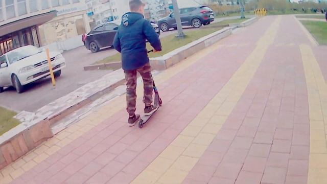 ВЛОГ #9 - КАТАЕМСЯ НА САМОКАТАХ) смотреть онлайн