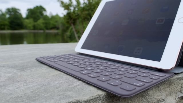 One Month with the iPad Pro 9.7! (12.9 vs 9.7) смотреть онлайн