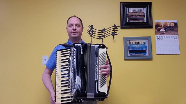 (SOLD!) - Stradavox - Full Size - VIDEO #1 (Carnegie Accordion Company - Pittsburgh, PA) смотреть онлайн