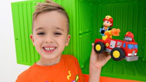 Влад и Ники открывают коробки с игрушками и решают задачки [Видео для детей]