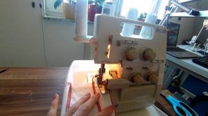 Как заправить нити в оверлоке. Быстрый метод. Toyota оверлок