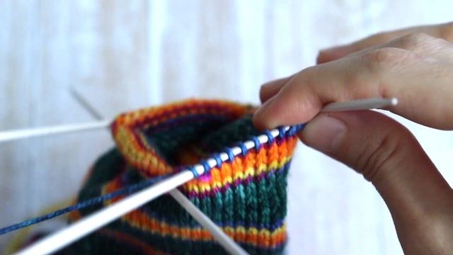Как делать убавки в конце вязания носков. Показываю подробно смотреть онлайн