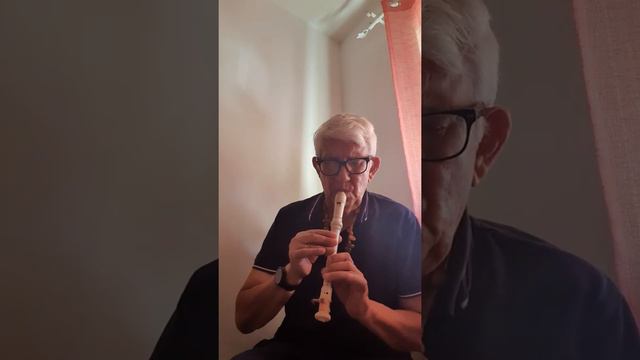 Bonjour mes amis.Voici de la belle musique du Père Noël PapyJean qui aime tout les enfants de Noe смотреть онлайн
