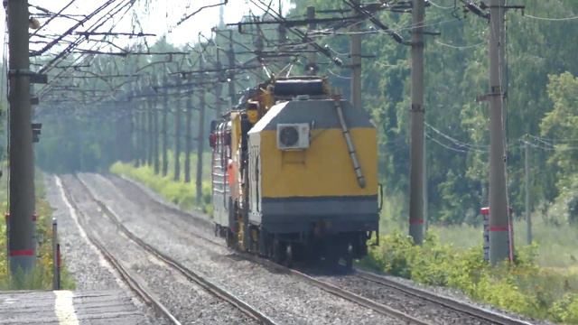 Электровоз ВЛ80С-1475 с хозяйственным поездом смотреть онлайн