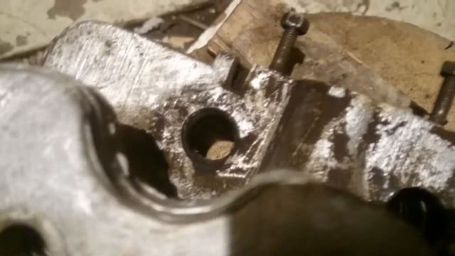 Выпрессовка кожухов штанг, штанг, маслосливных трубок и разборка клапанов МЕМЗ - 968 смотреть онлайн