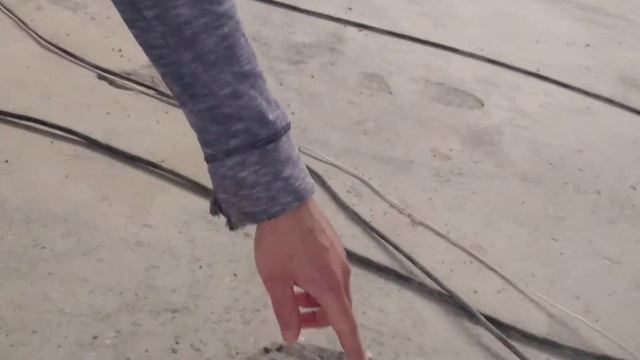 продолжаем обработку бетона, демонтируем следы и срезаем сильно торчащие участки. Новосибирск ✌️ смотреть онлайн