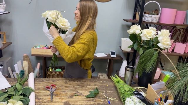 КАК УПАКОВАТЬ 7 РОЗ/ УПАКОВКА БУКЕТА ИЗ 7 ФРАНЦУЗСКИХ РОЗ смотреть онлайн