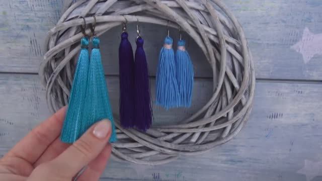 СЕРЬГИ КИСТОЧКИ♥ своими руками. Сравнение 3х видов ниток. Как сделать сережки кисточки мк..mp4