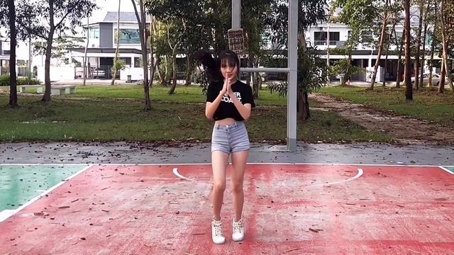 ITZY "WANNABE" Dance Cover by Elsiewgg смотреть онлайн