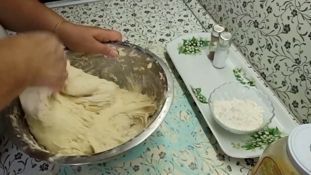 Идеальный ГУЛЯШ ИЗ СССР и ПУХОВЫЕ БУЛОЧКИ. смотреть онлайн