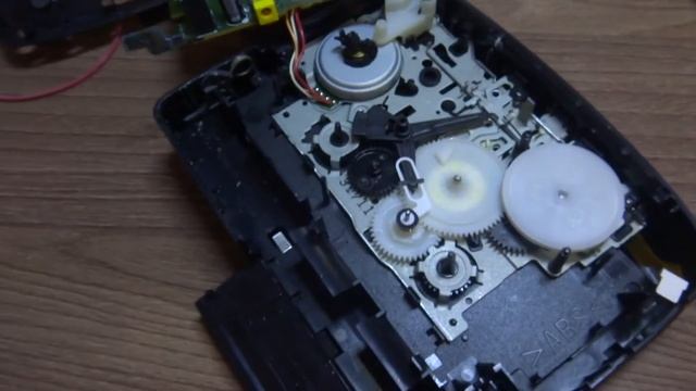 Кассетный плеер Sony Walkman WM-FX 251. Разборка, замена пассика. смотреть онлайн