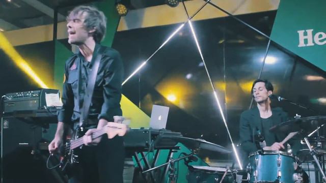 Peter Bjorn and John - Young Folks (The Art of Heineken / São Paulo) смотреть онлайн
