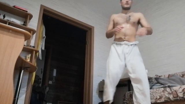 15.4.2020(первый день).Растяжка(шпагат),базовая техника киокушинкай карате,бёрпи в домашних условия смотреть онлайн