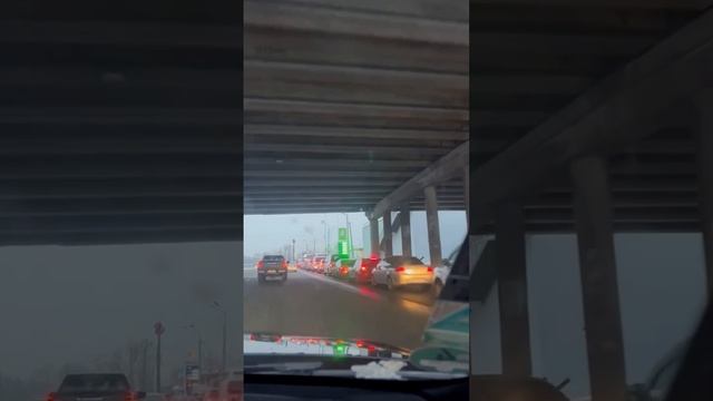 В Киеве огромные очереди на заправки Может закончится топливо. смотреть онлайн