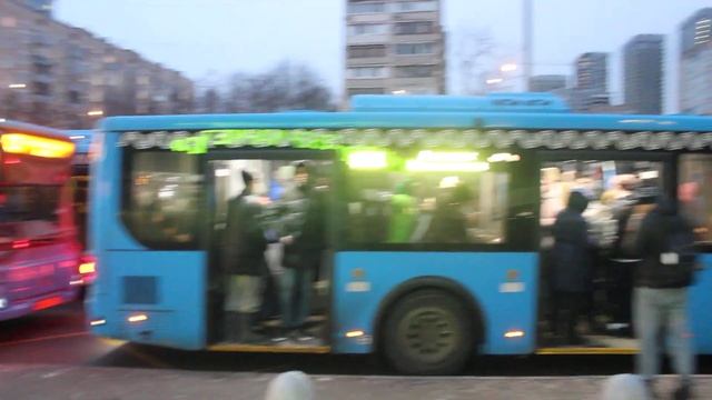 Вечерняя посадка на автобус №851 у метро "Речной вокзал", или сколько пассажиров оплатили проезд? смотреть онлайн