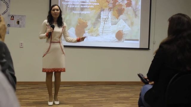 Ученица олорской средней школы танцует марийский танец. Алла Васильева - пОлеклем тылат смотреть онлайн