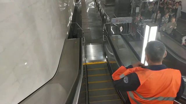 Метро Косино и тактильные указатели для инвалидов по зрению смотреть онлайн