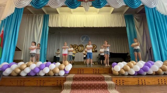 Танец «Мы маленькие дети». ГУО «Гимназия №4 г. Бреста». смотреть онлайн
