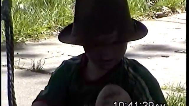 Davis plays Indiana Jones смотреть онлайн