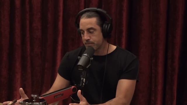Aaron Rodgers Clears the Air on "Immunized" Controversy смотреть онлайн