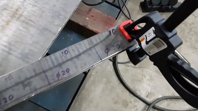 Изготовление проушин крепления гидроцилиндров и повторителя стрелы. смотреть онлайн