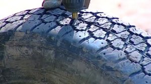 Утренний репортаж. Гусеница из автомобильных покрышек