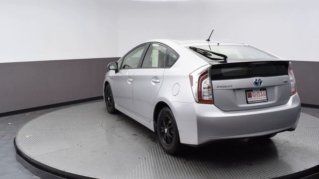 2015 Classic Silver Metallic Toyota Prius 5D Hatchback #F1952207 смотреть онлайн