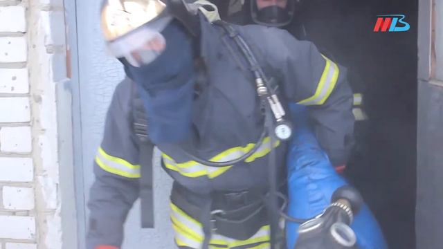«Видимость – минимальная»: сотрудники МЧС в Волгограде потренировались в дымокамере смотреть онлайн