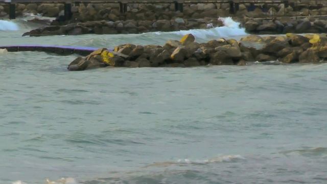 Геленджик море немного штормит смотреть онлайн