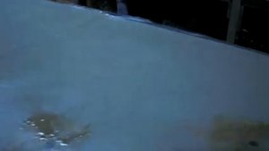 Лодка из пенопласта. Оклейка корпуса снаружи. Taping the hull outside.