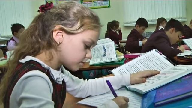 С третьей четверти в гимназии №6 все школьники начали заниматься только в первую смену смотреть онлайн