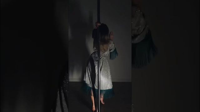 Pole dance. Танцы, праздничное настроение. #dance #ladydance #poledance смотреть онлайн