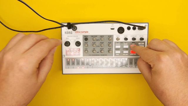 Korg Volca Sample 2 (2nd Generation) - Improvisation with the vosyr Glitch & Minimal sample pack. смотреть онлайн