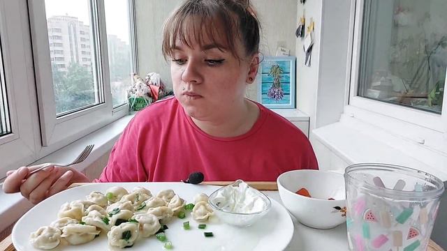 Мукбанг пельмени со сметаной | Ваши истории #Dumplings #мукбанг #фудблогер смотреть онлайн