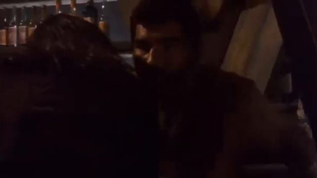 Незнакомец с футляром. Тени с Вопросами смотреть онлайн