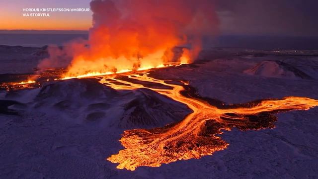 Drone footage captures volcanic landscape near evacuated Icelandic town смотреть онлайн