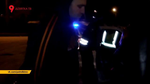 Задержали троих пьяных полицейских смотреть онлайн