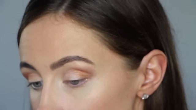 Lily Collins Makeup Tutorial | MAC Diva Lipstick смотреть онлайн