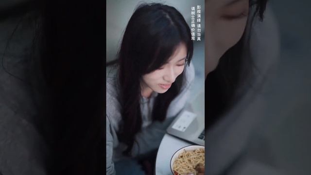 女孩被路人撞後出言不遜，這一幕恰巧被相親對像看見誤會故意羞辱，五年後逆襲總裁霸氣報復！ 【林鴿】 смотреть онлайн