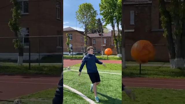 Хочешь узнать что это за игра?🤔⚽️ #футбол #футболисты #игры смотреть онлайн